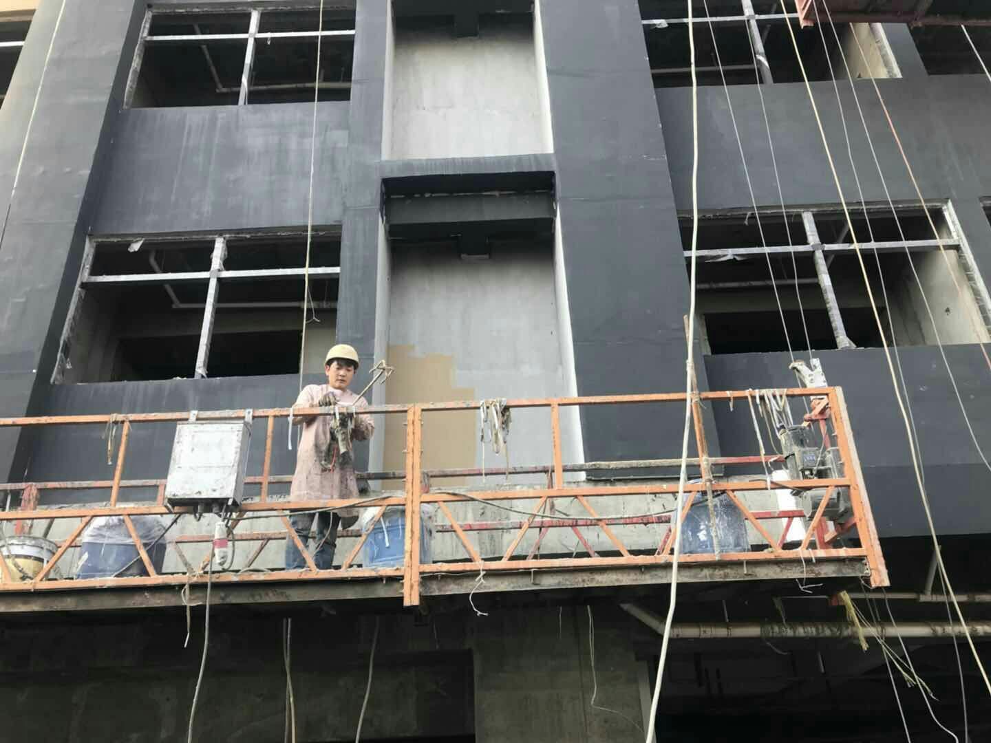 外墙保温施工基本完成窗框安装完成2#楼外墙真石漆底漆完成.